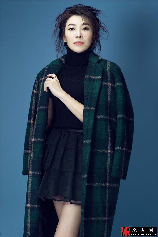 张棪琰曝初秋写真 发丝凌乱显熟女范儿(1)