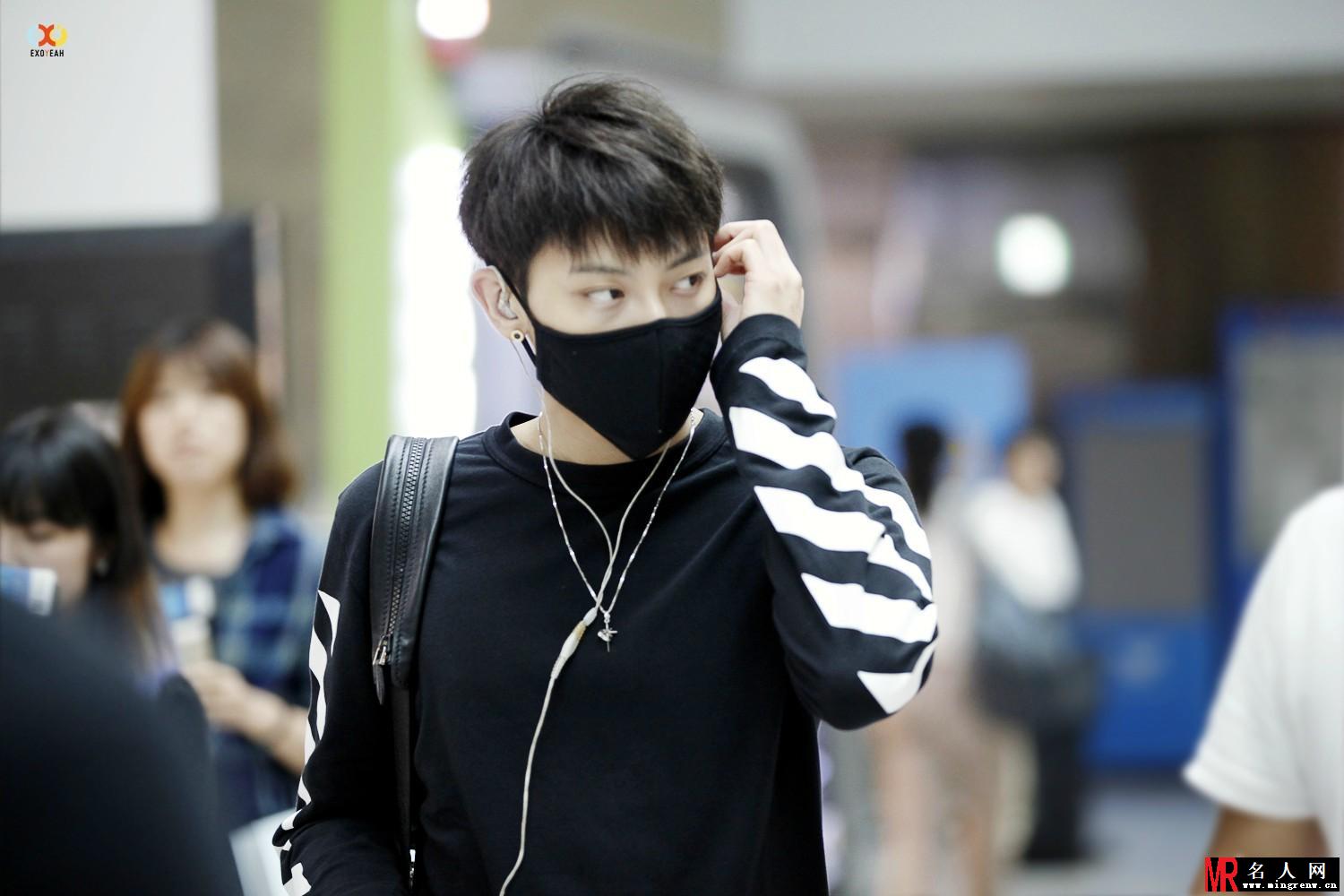 2014年8月EXO仁川飞广州转机飞韩国机场写真黄子韬图片写真(1)