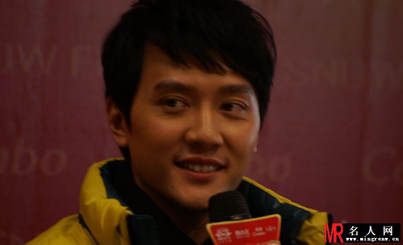2012年德州雪中飞活动 冯绍峰粉丝热情火爆(1)