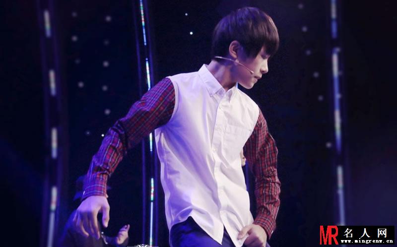 TFBOYS参加《星钻圆梦》活动现场 舞蹈酷炫歌声迷人(1)