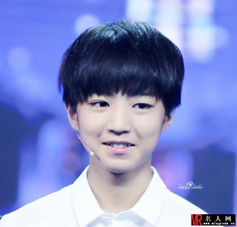 TFBOYS王俊凯《中国文艺》 两个虎牙可爱至极(1)