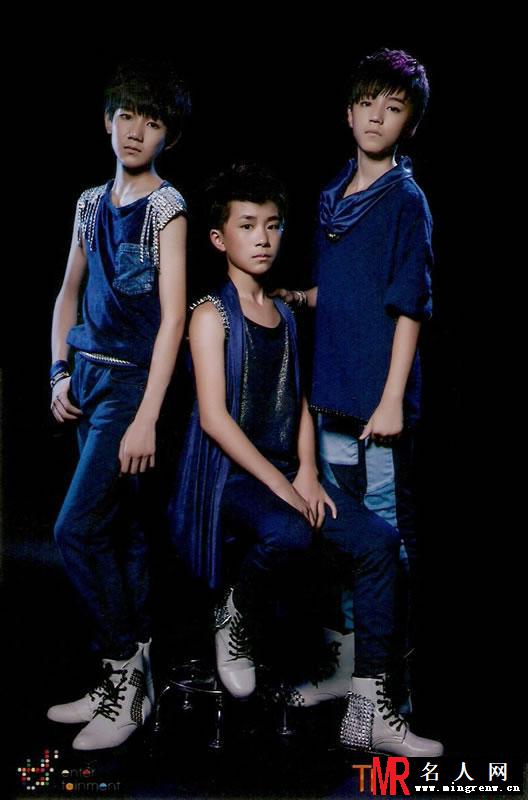 TFBOYS《HEART梦出发》黑色背景深蓝色装版(1)