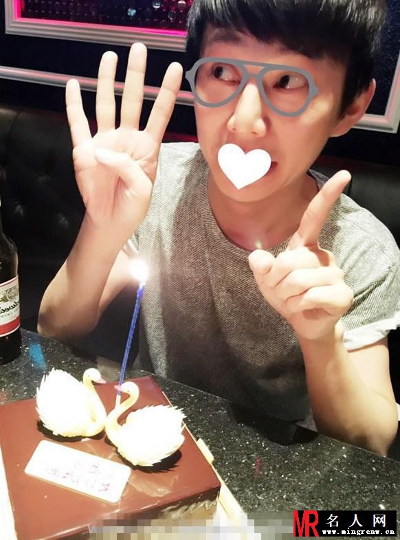 何炅41岁生日自拍 黄晓明baby现身祝贺(1)