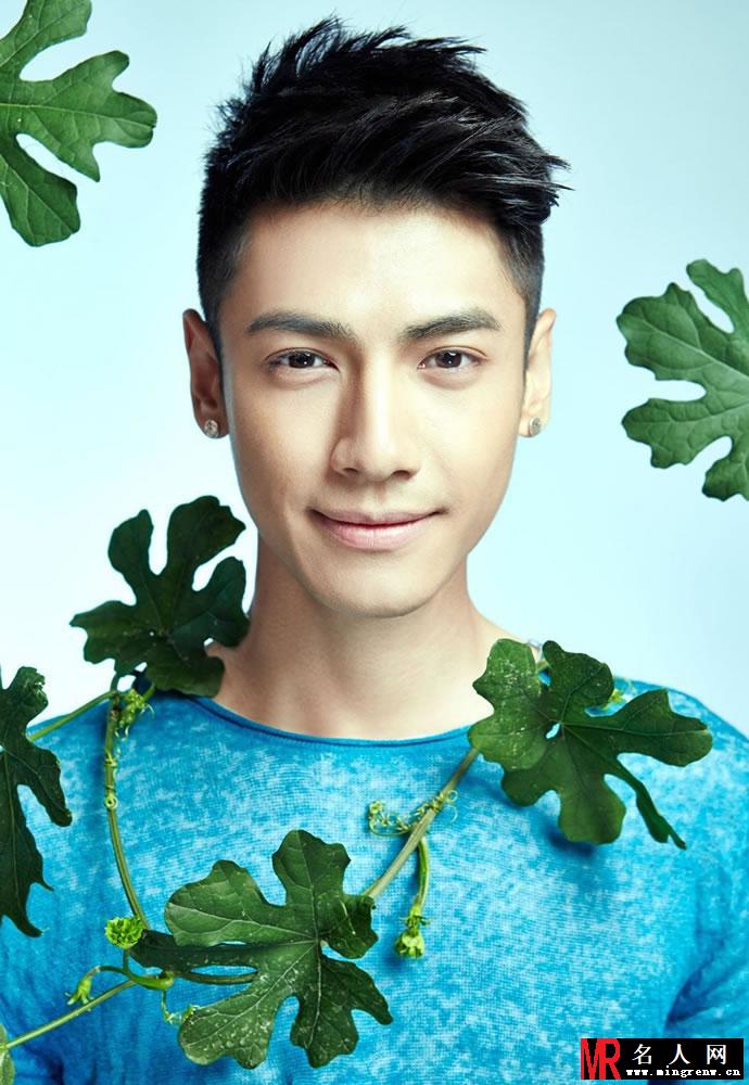 罗云熙曝明朗写真 小何以笙最新图片(1)