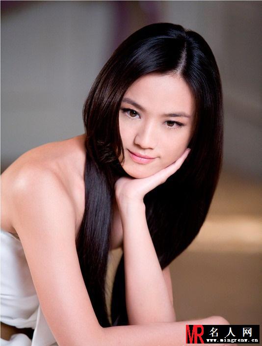 汤唯长发飘飘长裙性感写真(1)