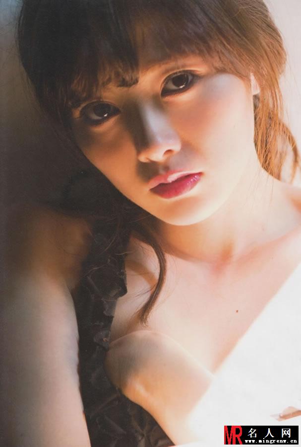 日本女星白石麻衣暗夜魅惑写真 雪乳展露无疑(1)