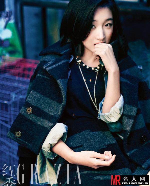 周冬雨文艺写真 演绎摩登女郎(1)