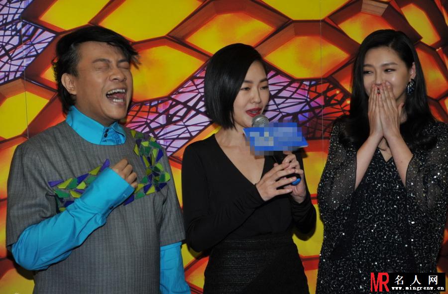 大S产后首现身 美艳红唇魅力依旧(1)