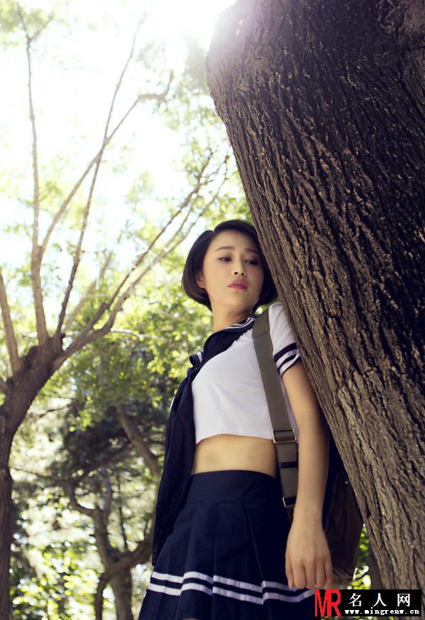 顾莉雅制服写真 化身校园美少女(1)