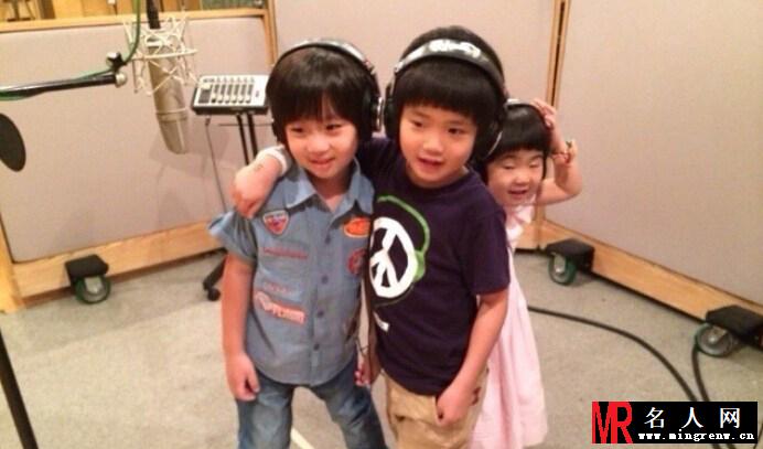 曹格儿女和kimi现身录影室 三只捣蛋鬼来啦(1)