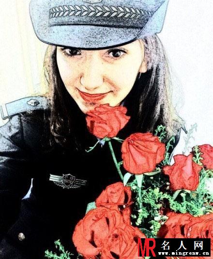 新疆反恐女特警微博走红 姣好容颜获赞(1)
