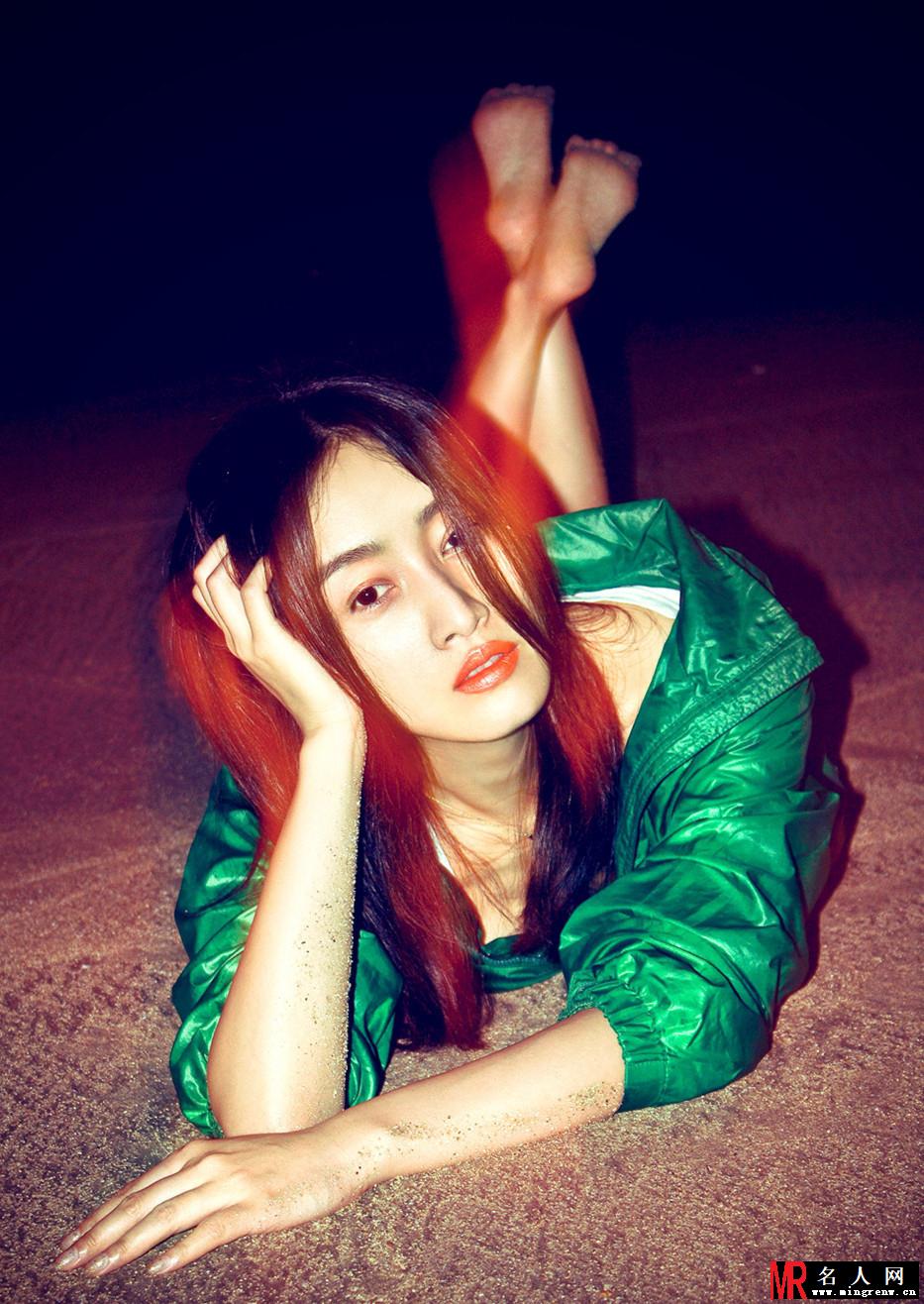 赵子琪炫彩霓虹写真 展独特率性之美。(1)