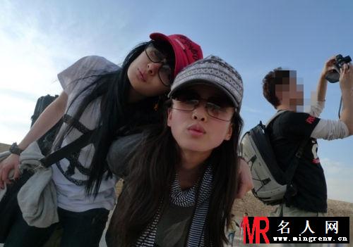 杨幂刘诗诗同一天公布喜讯 好姐妹昔日热吻照曝光(1)