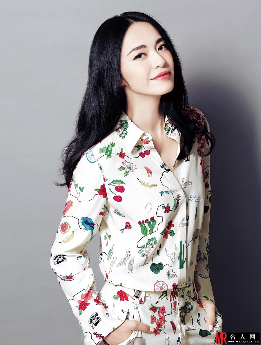 姚晨封面大片曝光 酥肩玉颈修长美腿(1)