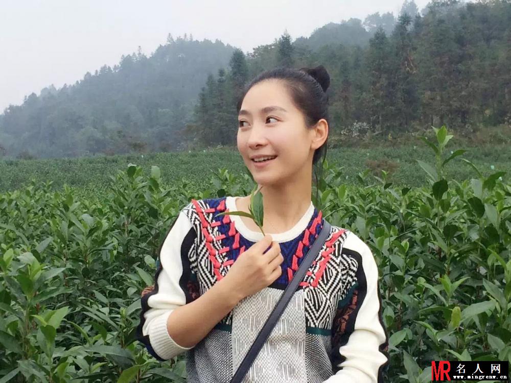 陶昕然茶园随拍曝光 文艺小清新气质灵动(1)