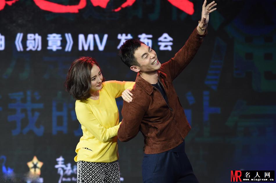 《我是证人》主题曲发布 杨幂短裤细腿(1)