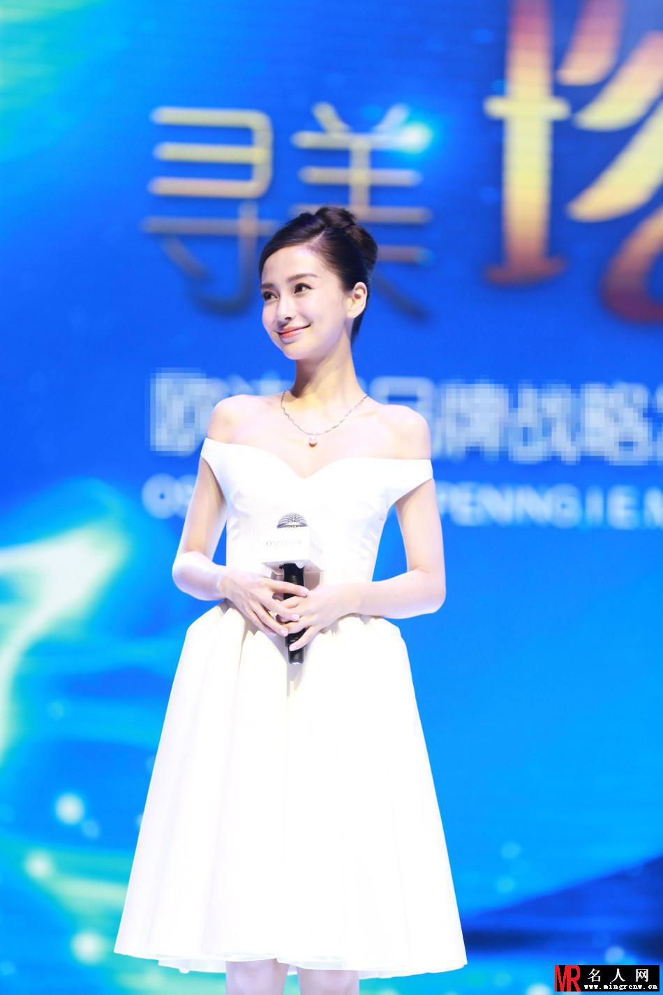 Angelababy头戴皇冠白裙仙气 秒变小公举(1)
