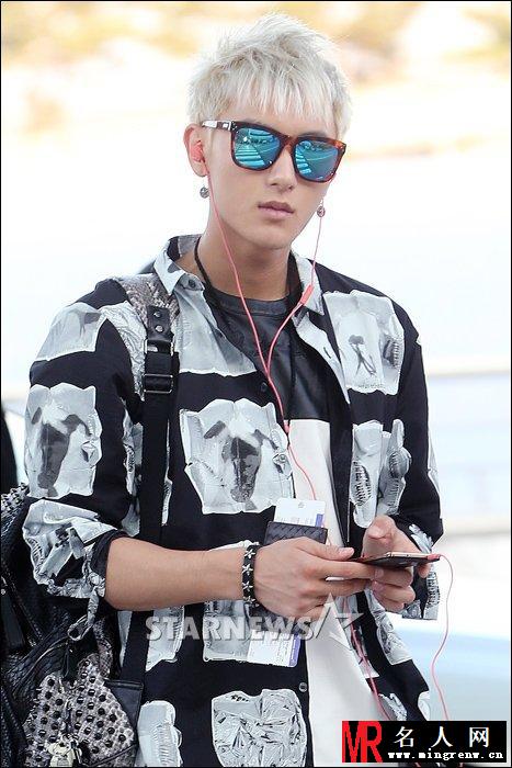 2014年7月EXO仁川飞武汉机场时尚帅气写真黄子韬图片写真(1)