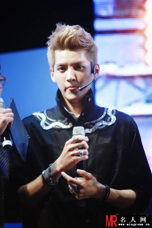2013年韩国BLUEONE KPOP演唱会EXO精彩表演吴亦凡颜值太高(1)