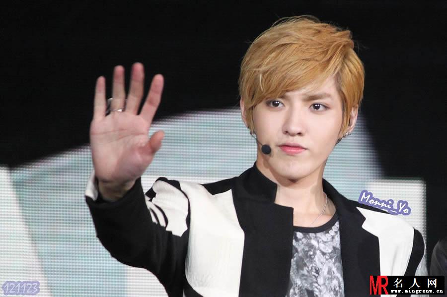 吴亦凡2012年新加坡SMT激情演唱掀起全场高潮(1)