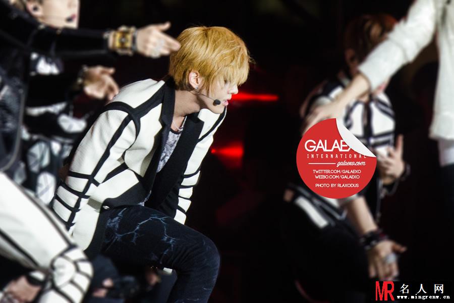 吴亦凡2012年新加坡SMT激情演唱掀起全场高潮(1)