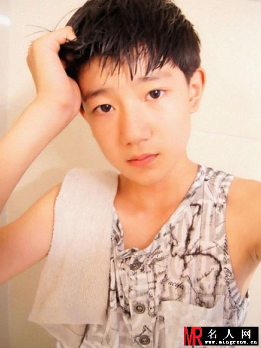 TFBOYS王源2013年下半年可爱卖萌生活照集(1)