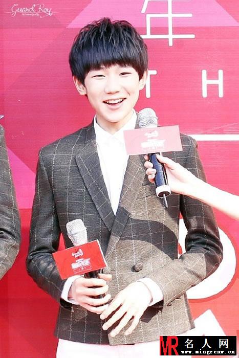 TFBOYS王源灰色格子装活动现场(1)