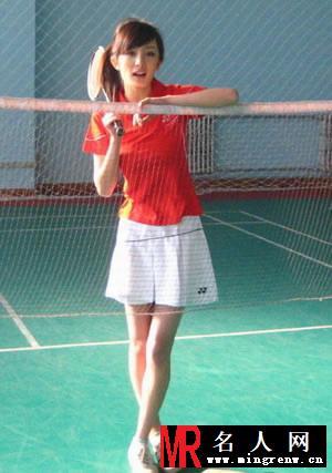 杨幂早期体育杂志写真 青涩少女气质(1)