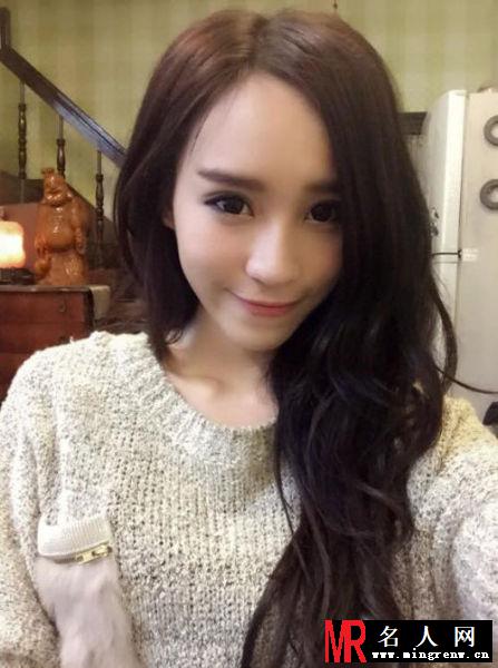 “最美包子妹”网络走红 大胸美颜令网友尖叫(1)