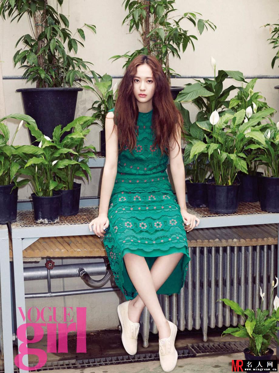 f(x)成员Krystal郑秀晶最新春日少女写真华丽变身春姑娘(1)