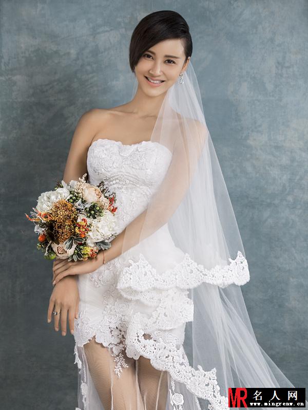 张歆艺婚纱写真曝光 大展迷人笑容惹人爱(1)
