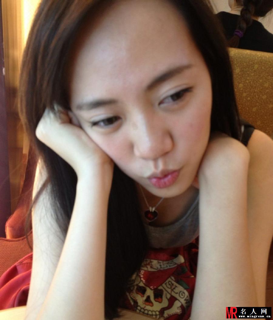 焦恩俊与女儿亲密合影曝光 焦曼婷貌美获赞(1)