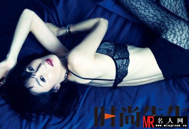 张曼玉性感登杂志 自信慵懒展骨感美(1)