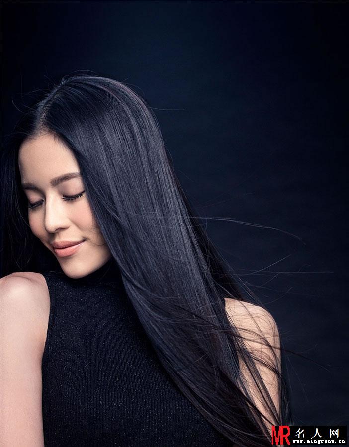 温馨优雅写真 长发飘飘凸显女神范(1)