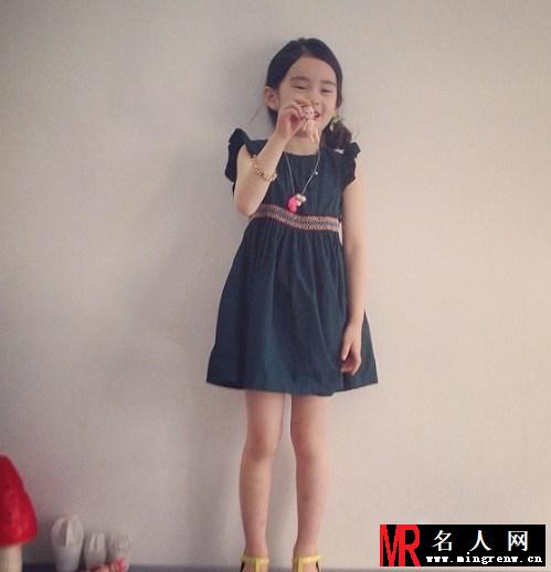 韩国小萝莉萌照走红 曾与天王Rain亲密合影(1)