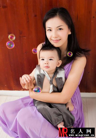 刘涛私生活居家照 可爱儿女卖萌温馨动人(1)