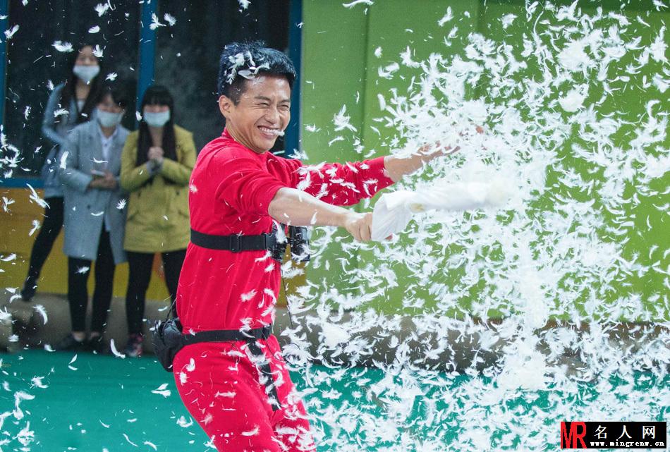 《恶棍天使》发布会 邓超孙俪上演枕头大战(1)