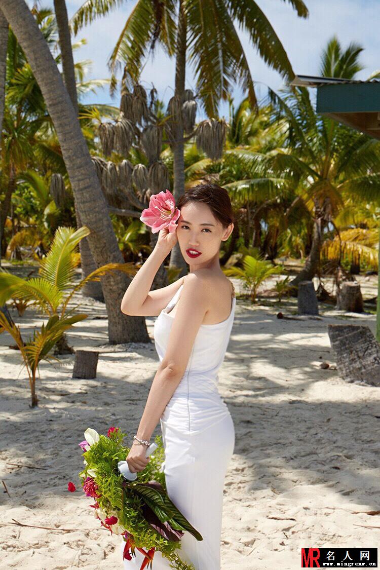 王宝强夫妇海岛拍婚纱照 拥抱牵手十分甜蜜(1)