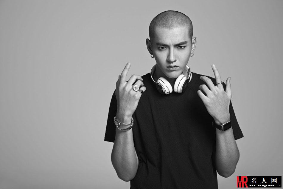 吴亦凡光头嘻哈摇滚写真首曝光(1)
