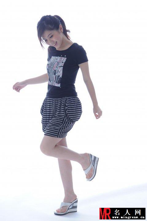 邓紫棋代言运动品牌Skechers写真海报青春无敌活力无限(1)