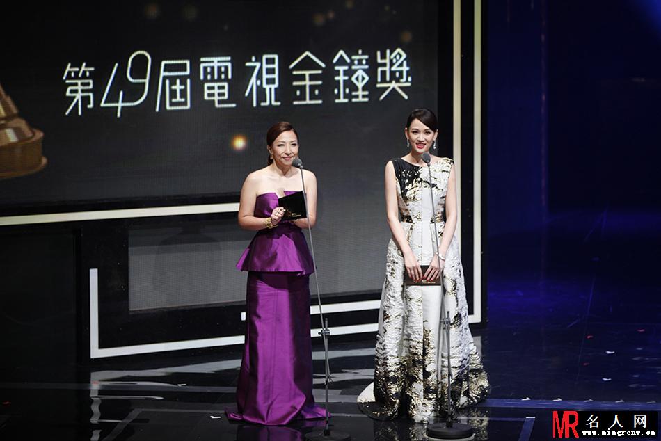 陈乔恩亮相金钟奖获热赞 美背红唇艳惊四座(图）(1)