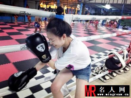 倪妮2014学习拳击照 女神瞬间变成凶残女汉子(1)