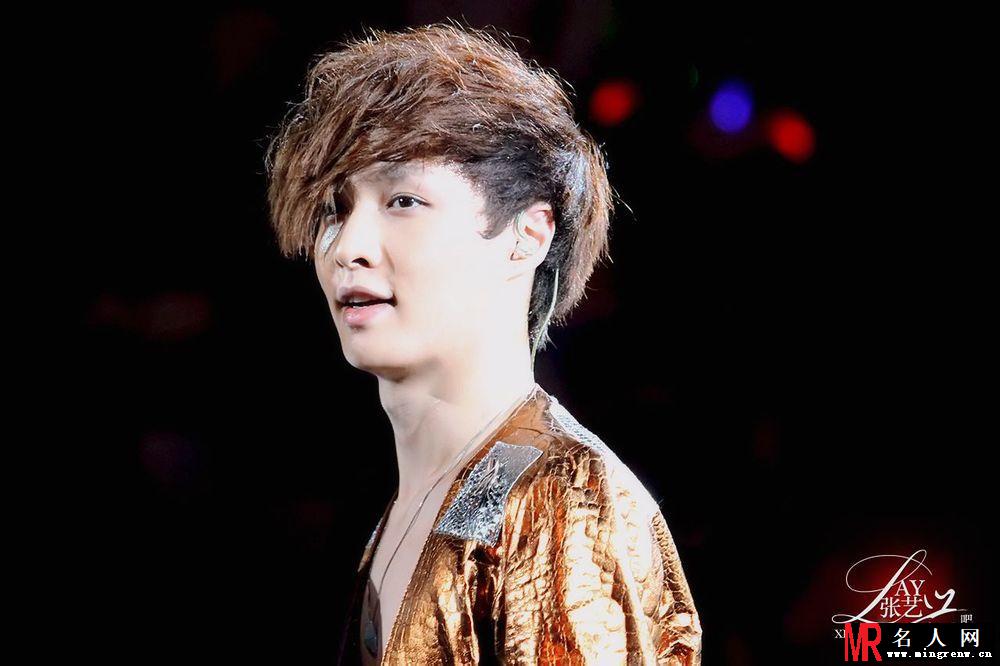 EXO张艺兴2012年亮相新人盛典 华丽衣着耀眼全场(1)