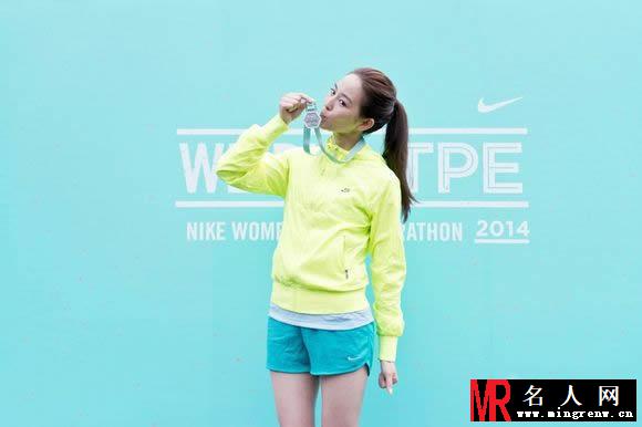 张钧甯2014年Nike路跑 大秀长腿蜂腰(1)