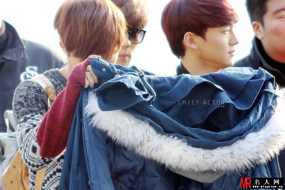 EXO张艺兴2014年1月仁川赴台湾机场帅气现身(1)