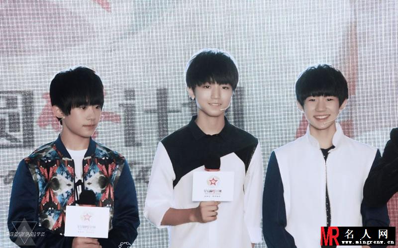 TFBOYS《中国文艺》三人合照 精彩表演带动全场(1)