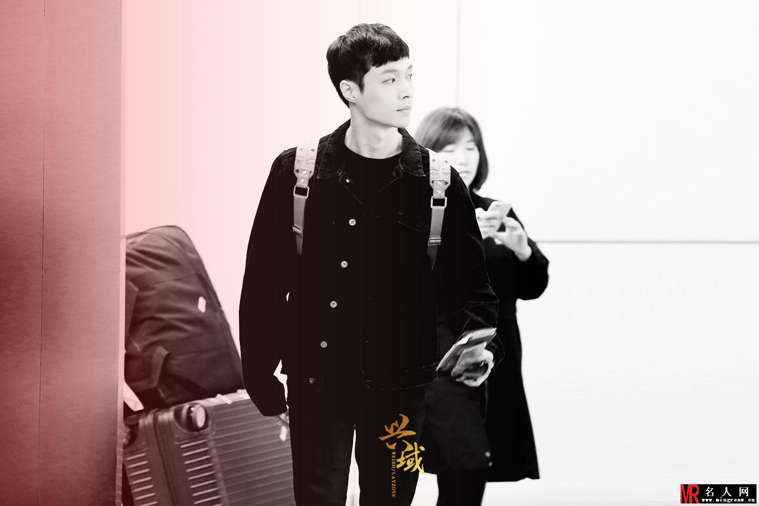 EXO张艺兴2015年4月现身机场黄色双肩包抢眼(1)