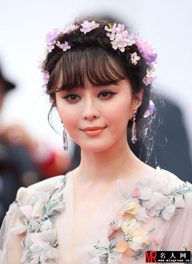 范冰冰薄纱深V亮相戛纳 宛如花仙子(1)