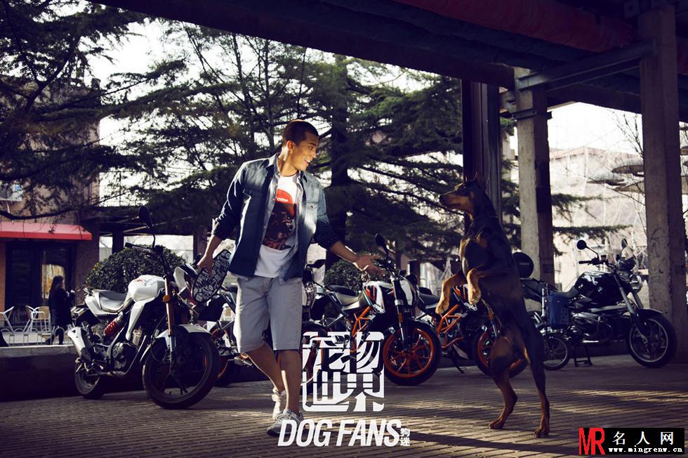 《左耳》段博文拍摄《宠物世界》杂志封面曝光(1)