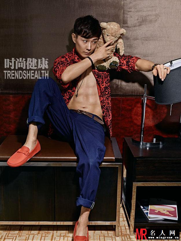 李承铉半裸写真 登杂志封面秀性感好身材(1)